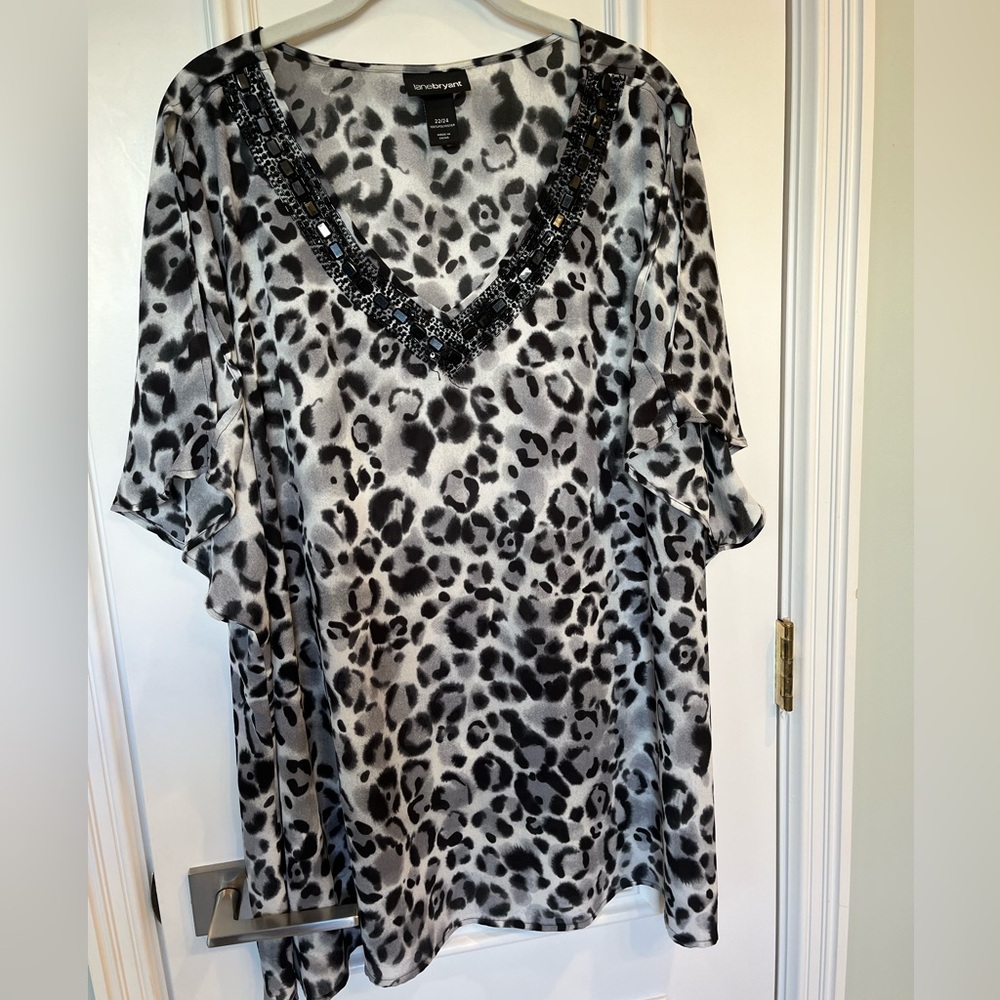 Leopard silky top with rhinestones.